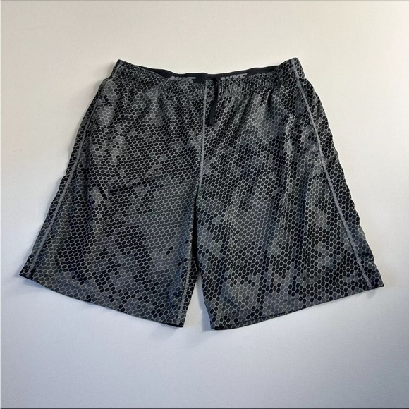 NIKE DRI FIT SHORTS BLACK/ GREY GEO PATTERN BASKETBALL SHORTS SIZE M - Picture 3 of 12